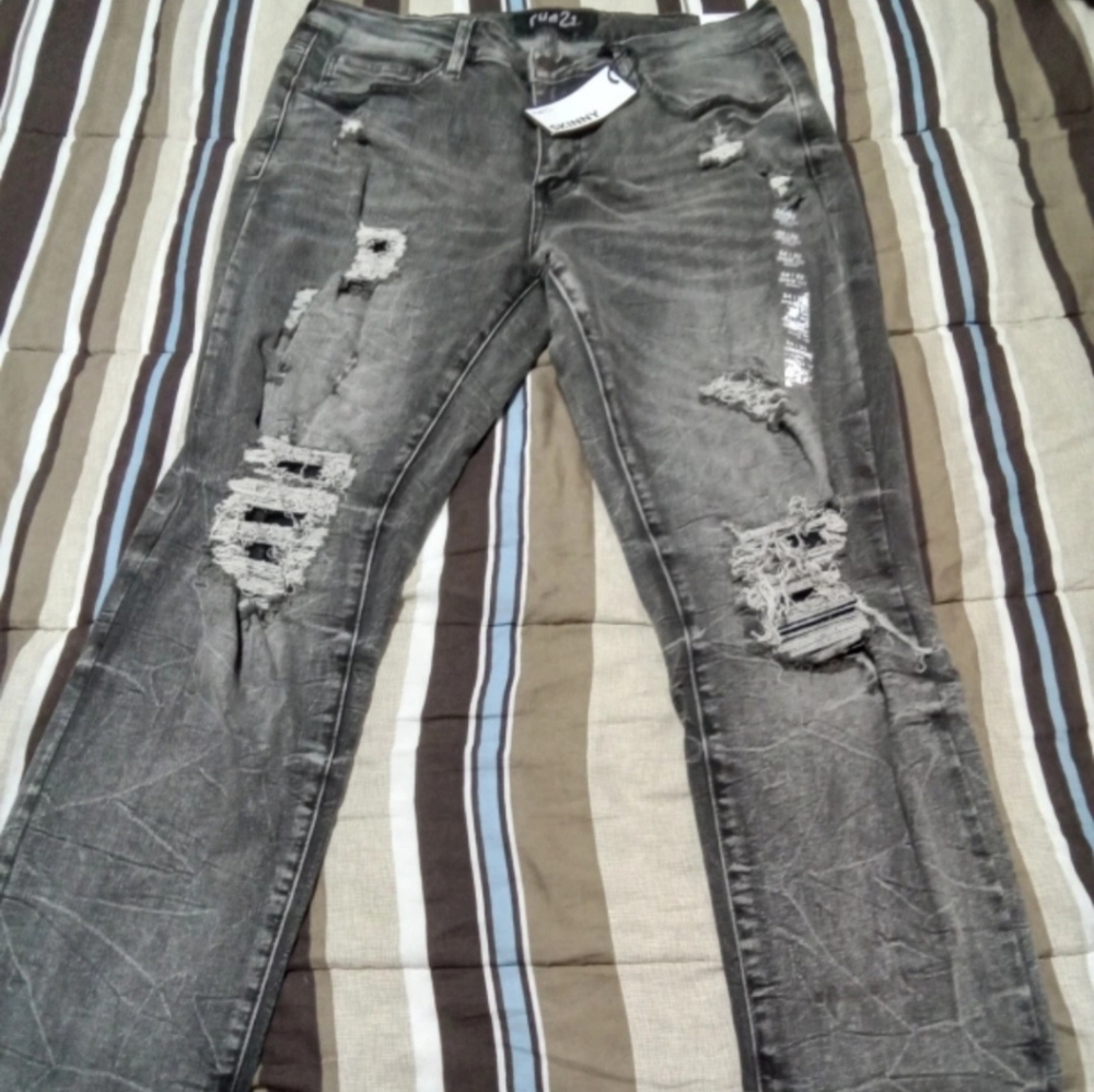 Brand new Rue 21 mens skinny jeans